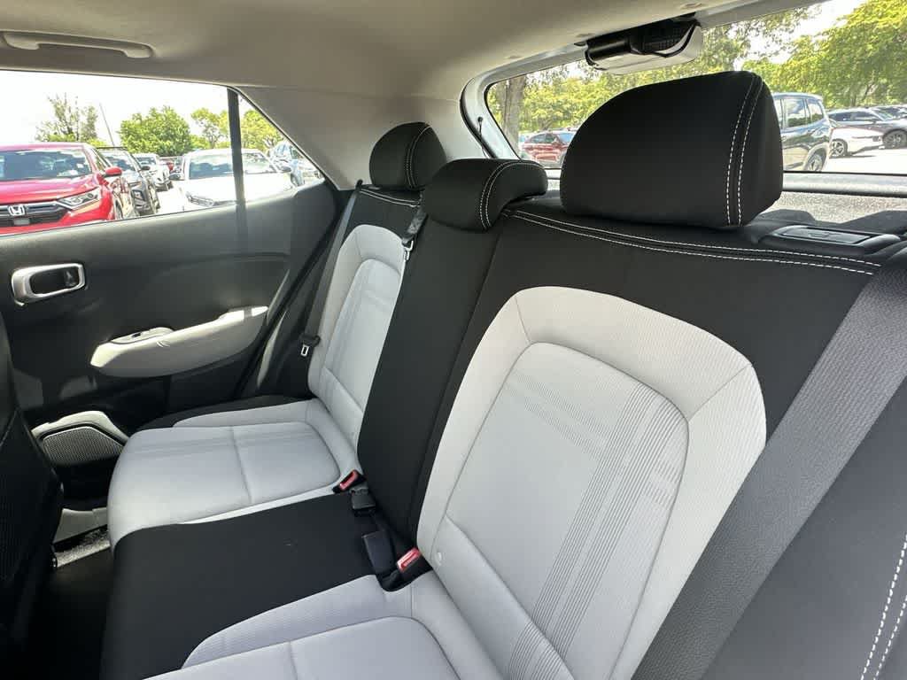 Used 2025 Hyundai Venue SEL FWD image 14