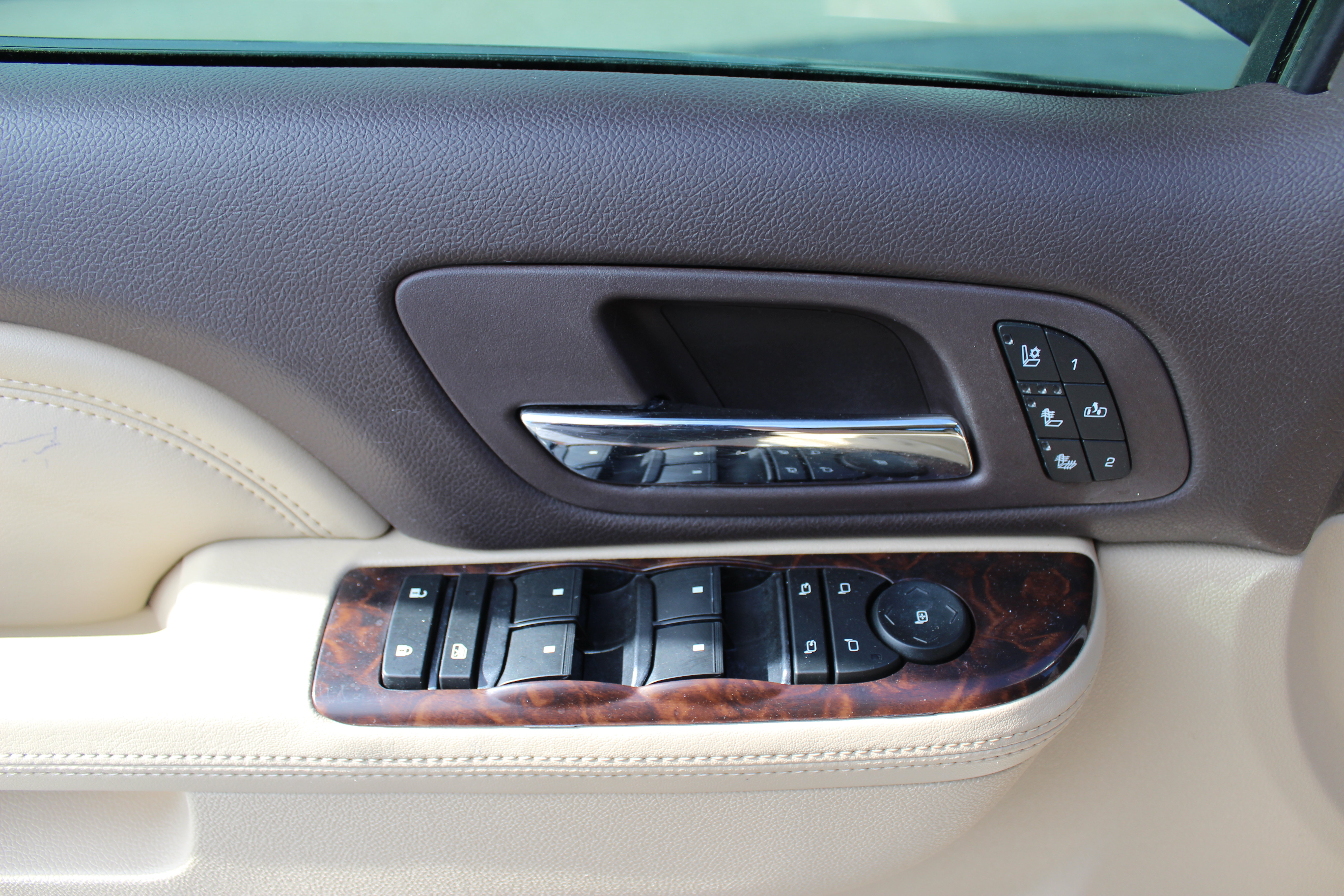 Used 2014 GMC Yukon Denali AWD/4WD image 23