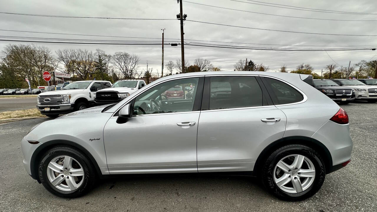 Used 2011 Porsche Cayenne S image 4