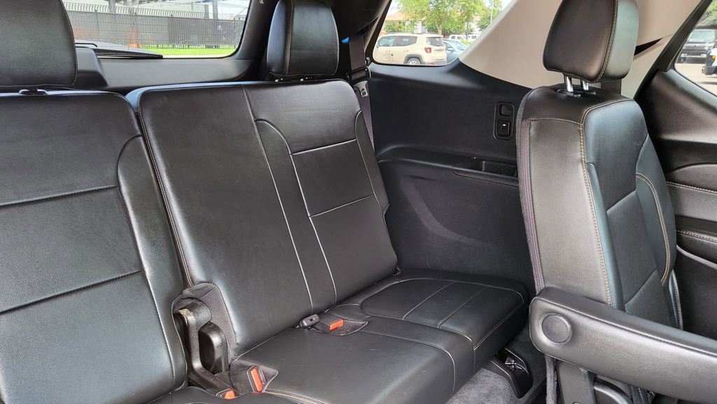 Used 2020 Chevrolet Traverse Premier w/ LPO, Floor Liner Package FWD image 23