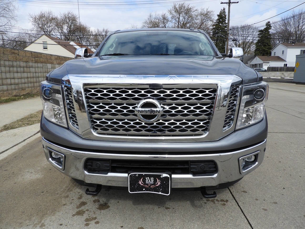 Used 2018 Nissan Titan SL w/ Chrome Package image 3