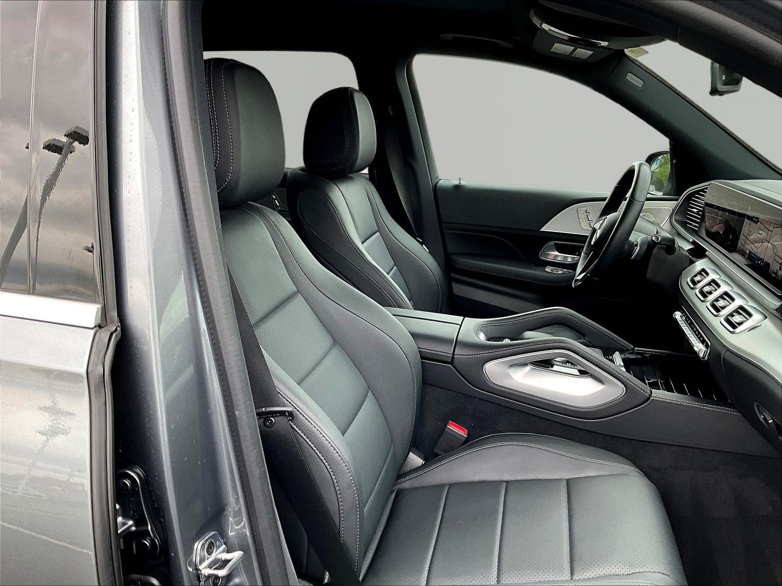 Used 2025 Mercedes-Benz GLS 450 4MATIC image 29