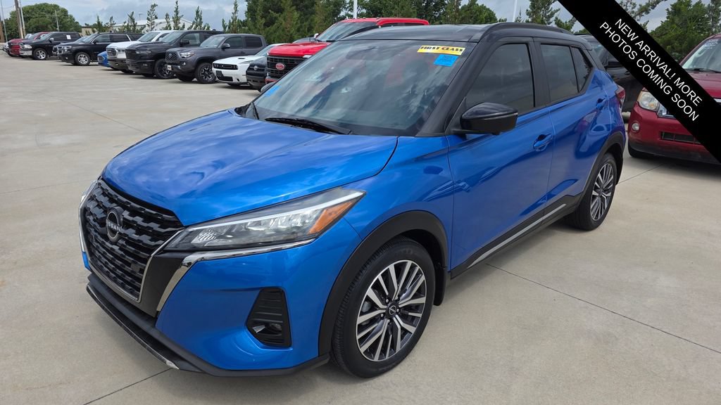 Used 2023 Nissan Kicks SR w/ SR Premium Package FWD image 1