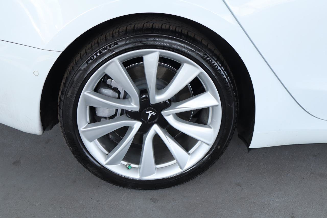 Used 2018 Tesla Model 3 Long Range RWD image 5