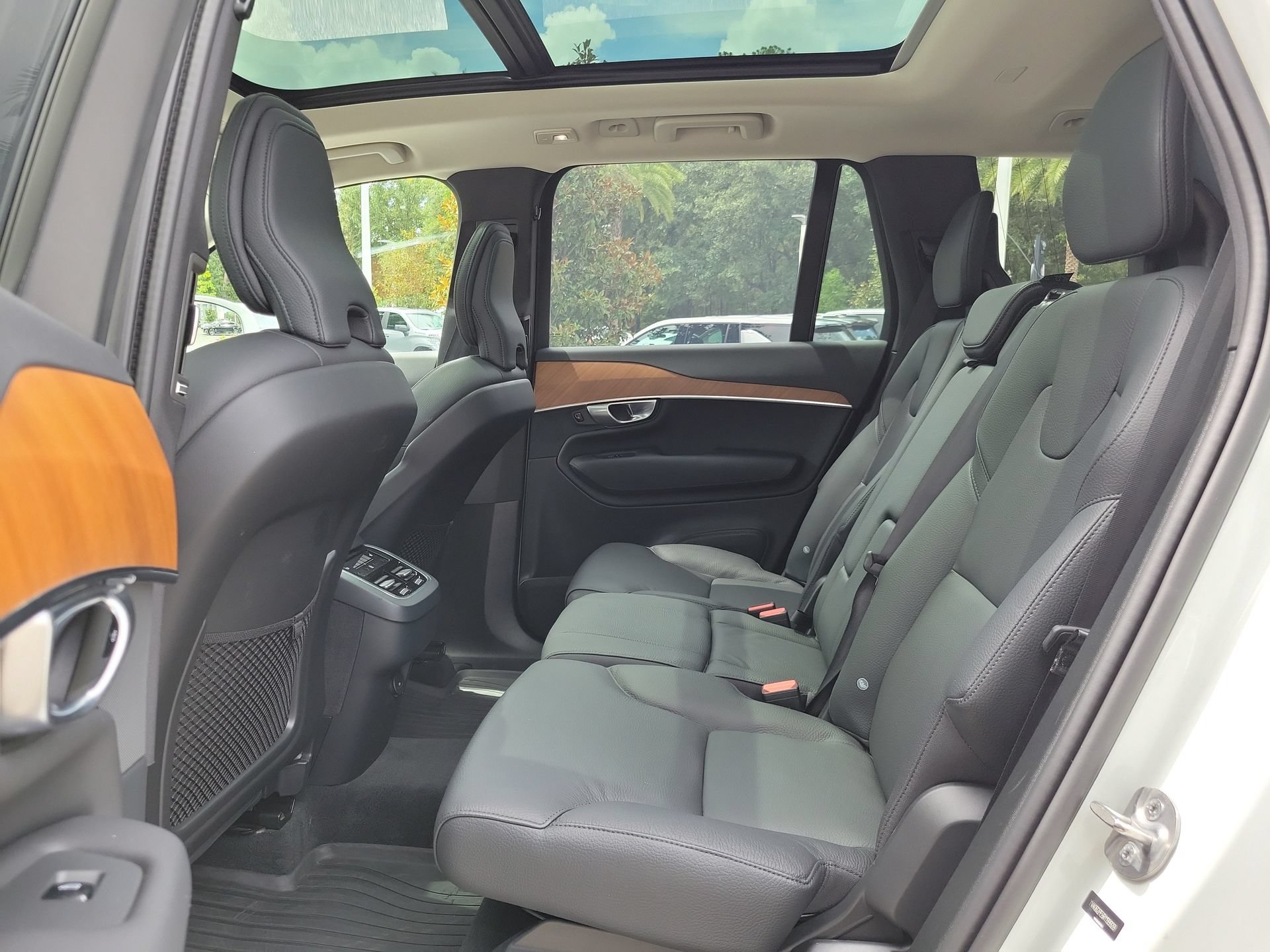 Used 2024 Volvo XC90 B6 Plus AWD/4WD image 18
