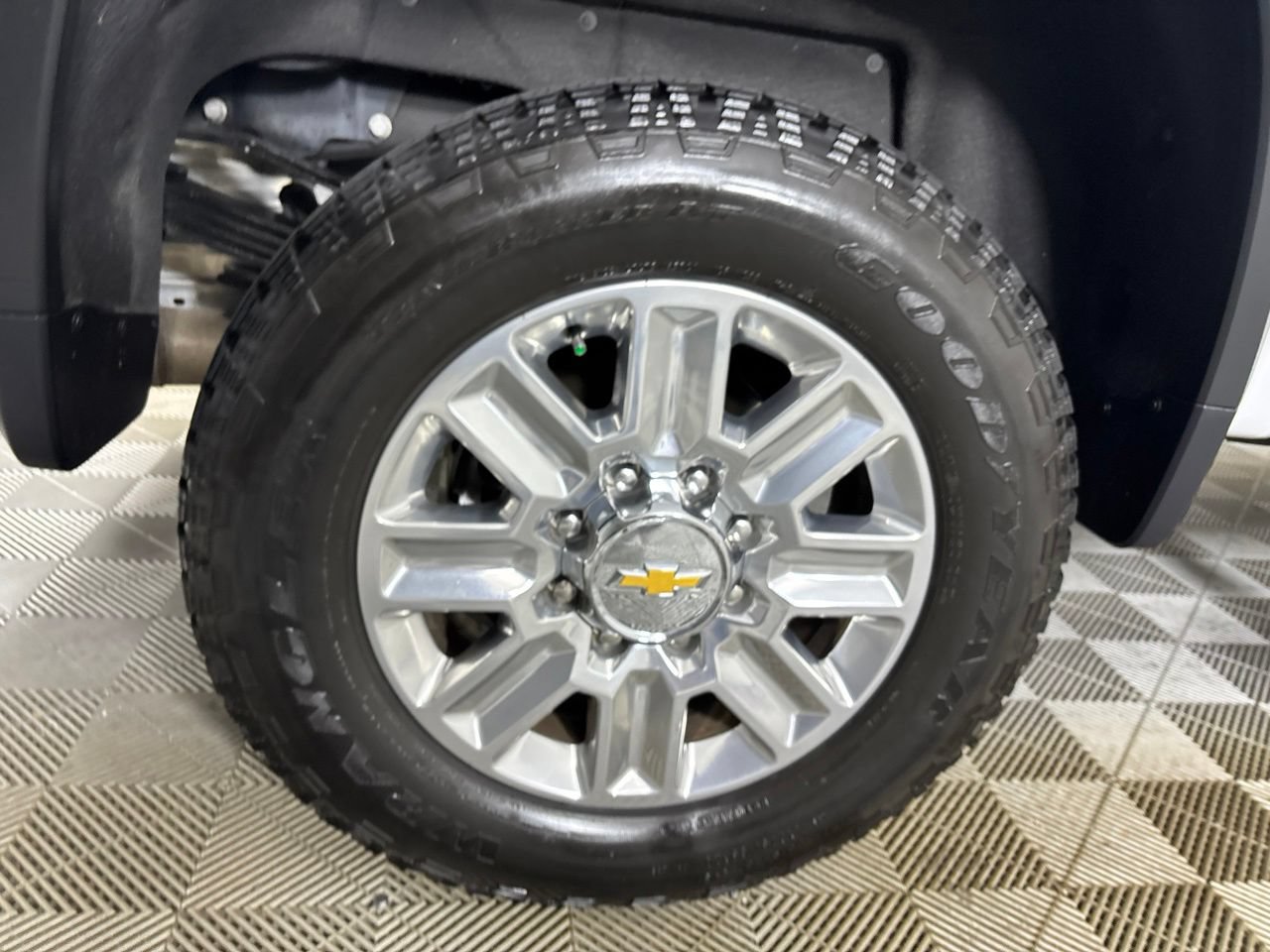 Used 2025 Chevrolet Silverado 3500 High Country w/ Technology Package AWD/4WD image 32