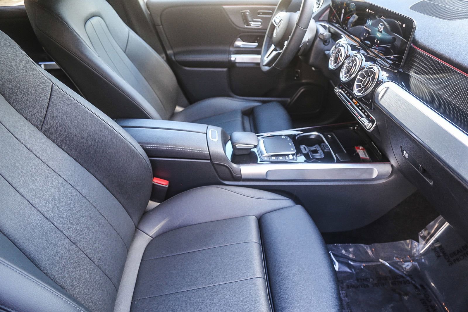 Used 2022 Mercedes-Benz GLB 250 4MATIC image 15