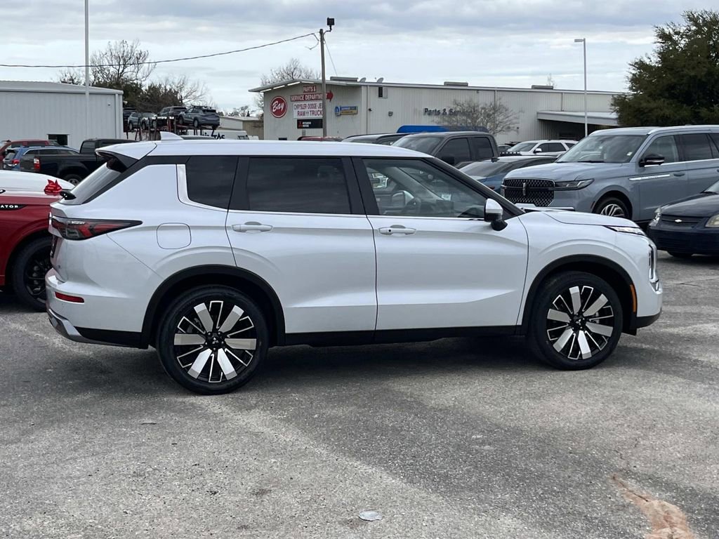 New 2026 Mitsubishi Outlander SE FWD image 6