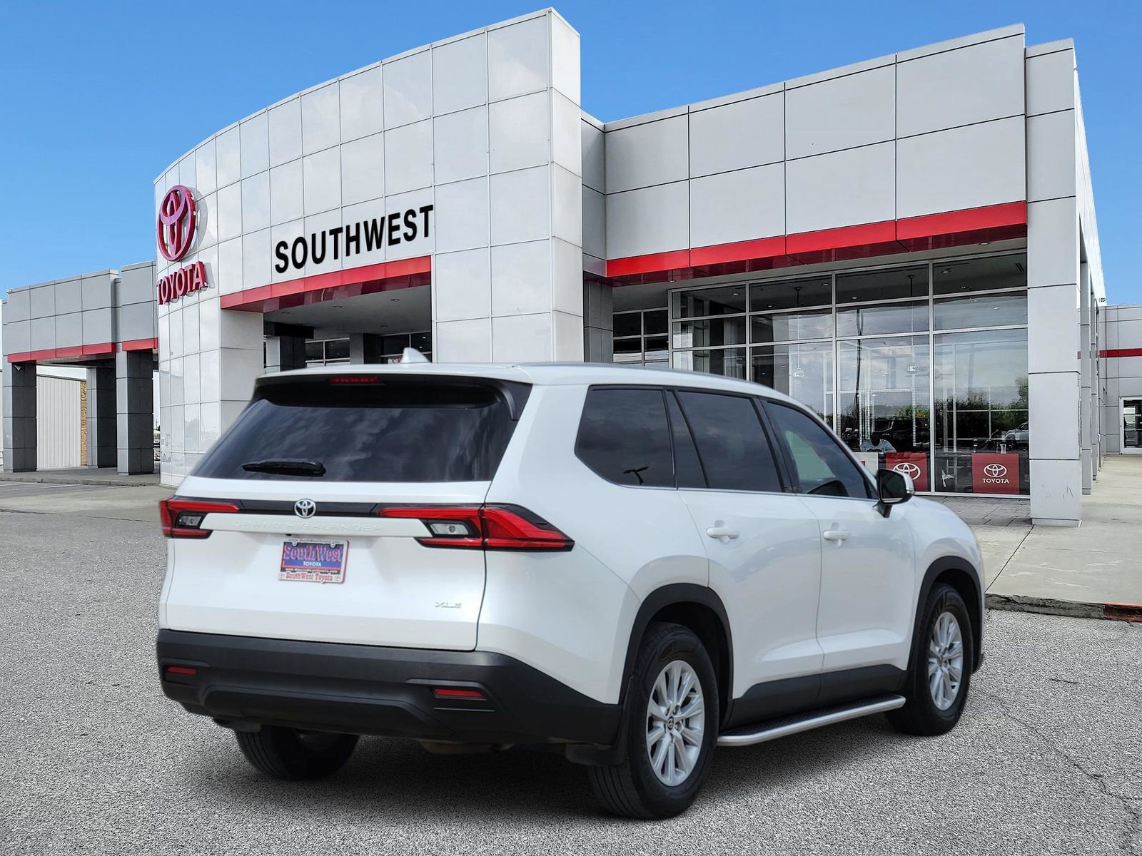 Used 2024 Toyota Grand Highlander XLE image 5