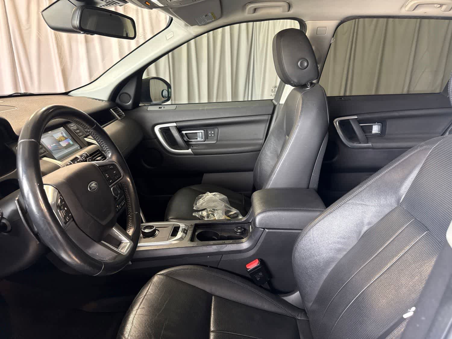 Used 2018 Land Rover Discovery Sport HSE AWD/4WD image 21