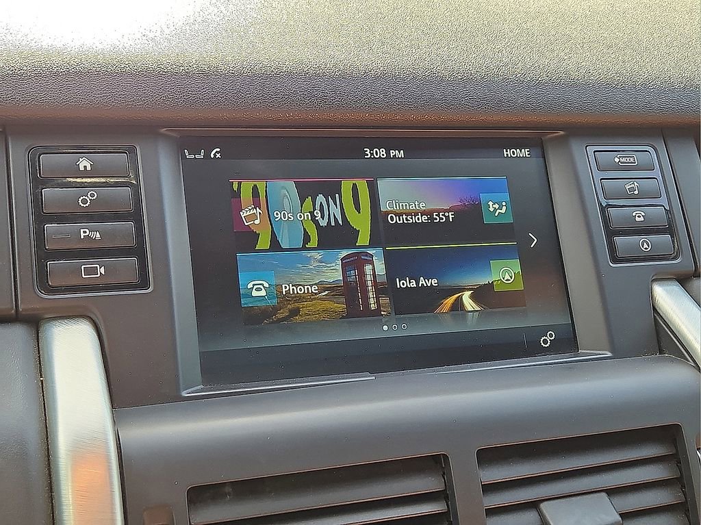 Used 2017 Land Rover Discovery Sport HSE Luxury image 27