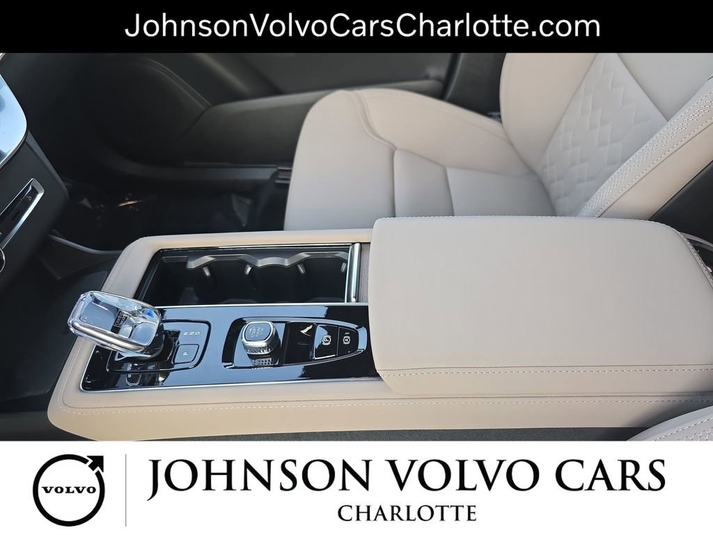 New 2026 Volvo XC90 B6 Plus w/ Protection Package Premier image 28