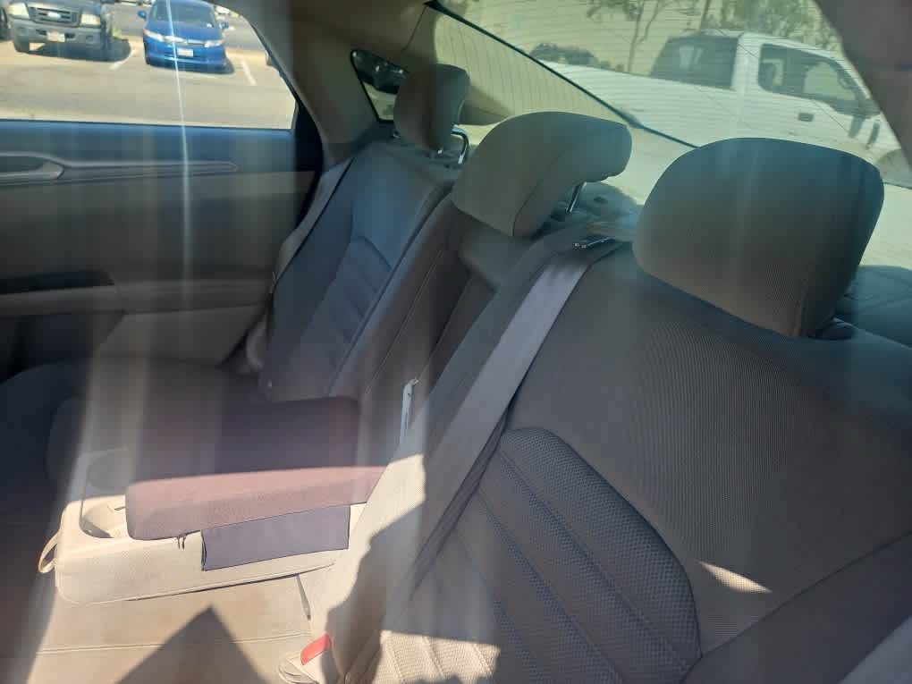 Used 2019 Ford Fusion SE FWD image 12