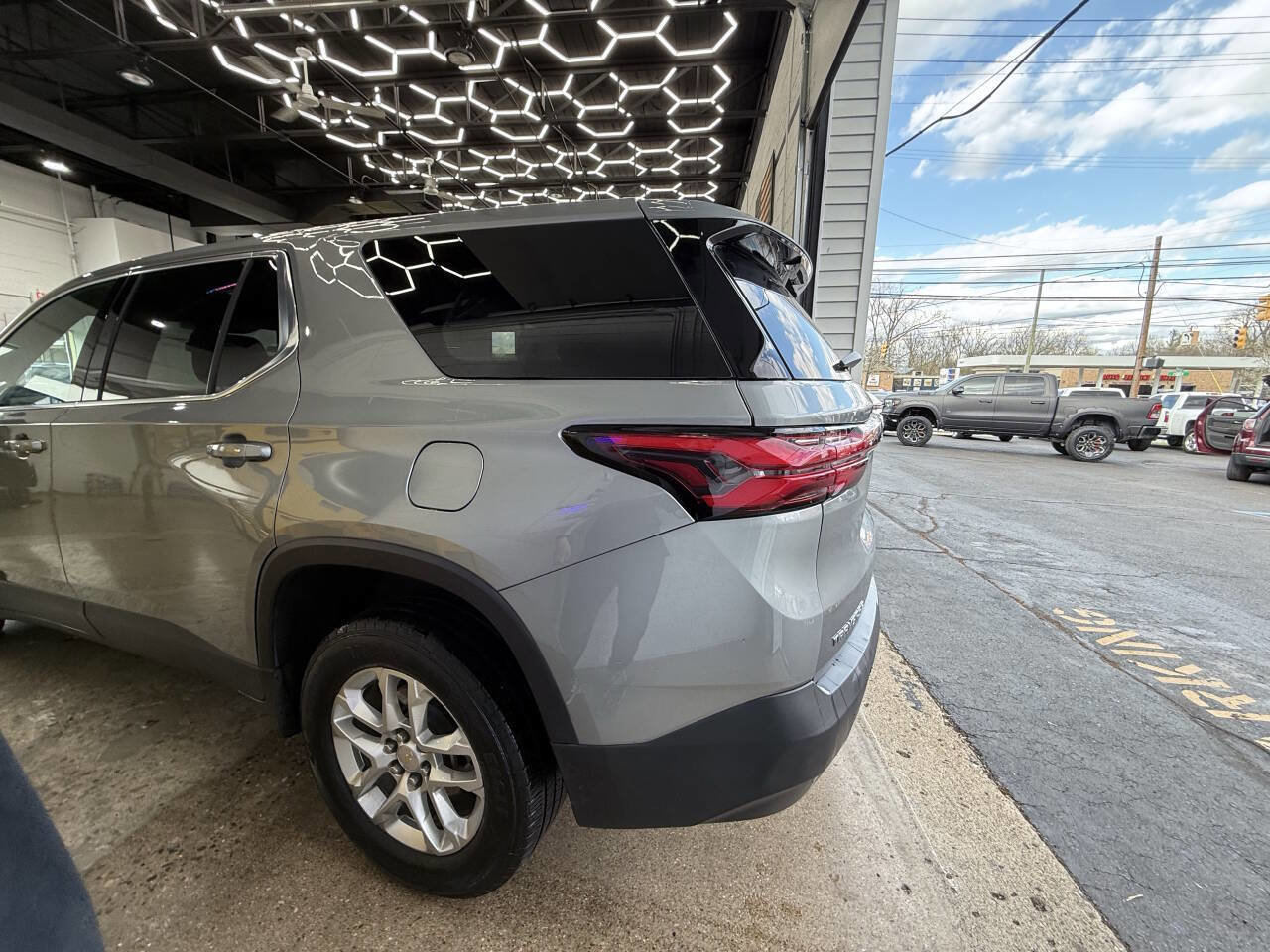 Used 2023 Chevrolet Traverse LS image 6