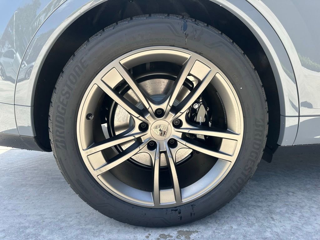 Certified 2025 Porsche Cayenne Turbo AWD/4WD image 42