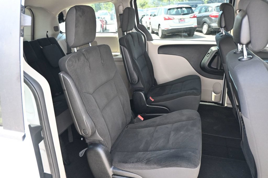 Used 2019 Dodge Grand Caravan SE w/ UConnect Hands-Free Group FWD image 19