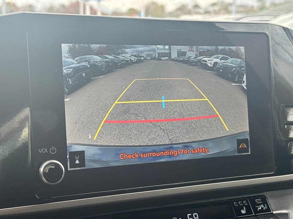 Used 2025 Toyota Camry LE w/ Convenience Package image 21