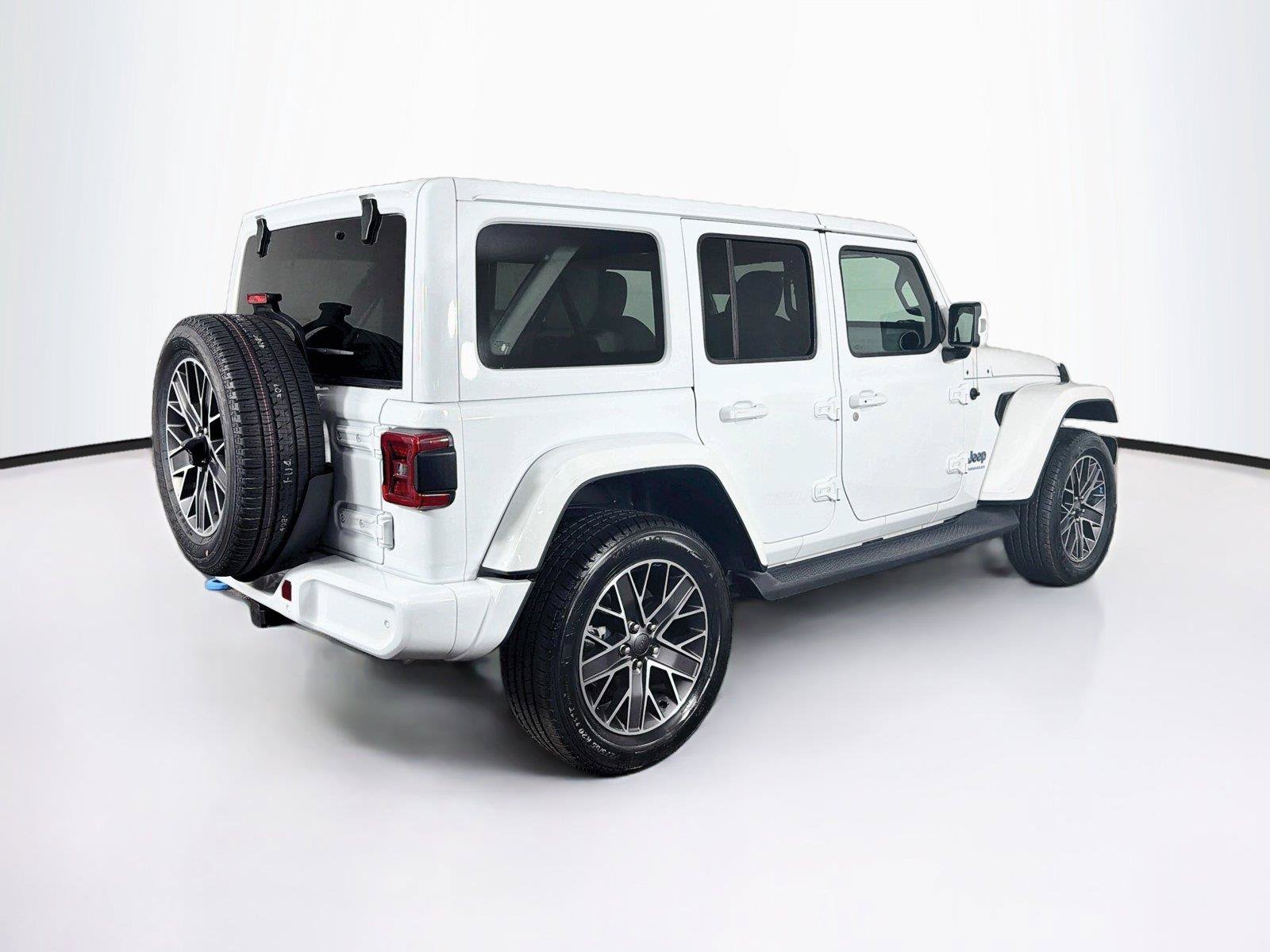 Used 2023 Jeep Wrangler Unlimited Sahara AWD/4WD image 11