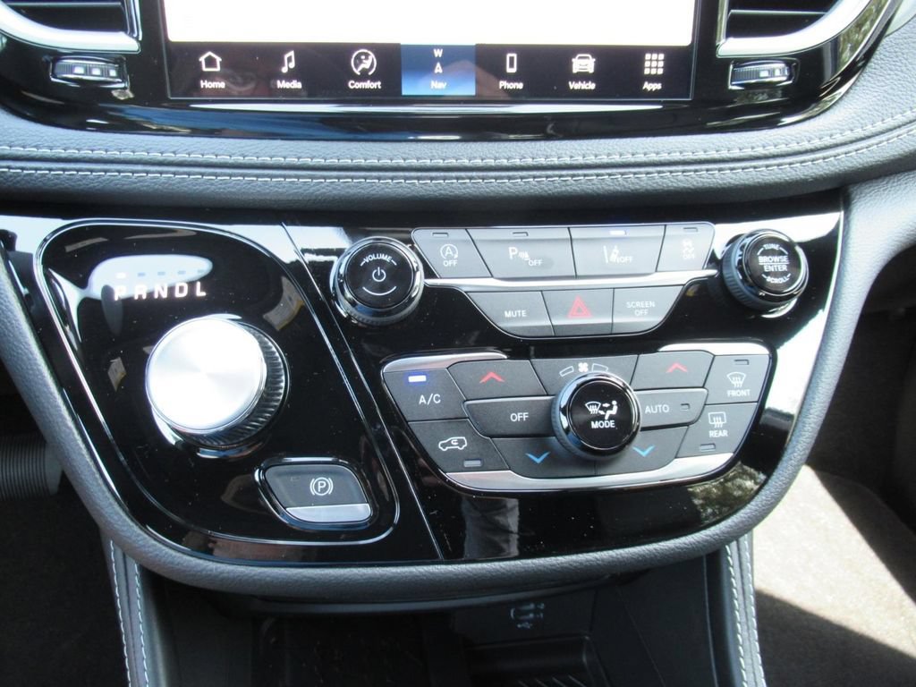 New 2027 Chrysler Pacifica Limited FWD image 28