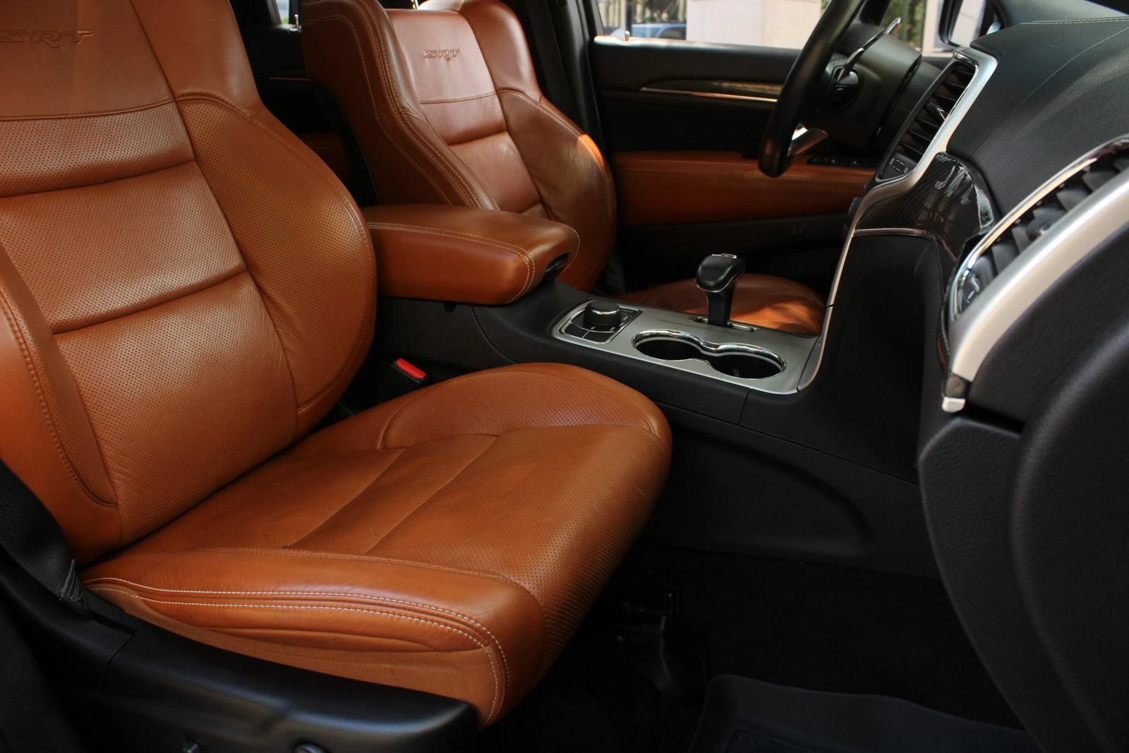 Used 2015 Jeep Grand Cherokee SRT w/ Luxury Group II AWD/4WD image 31