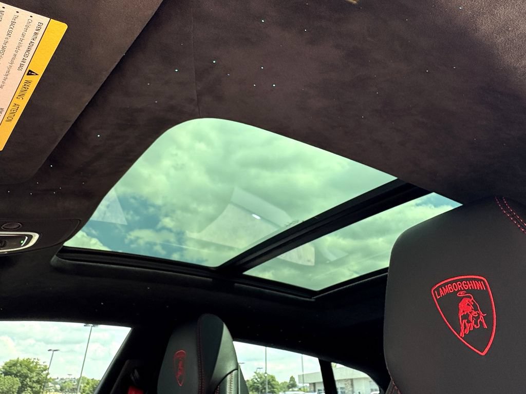 Used 2022 Lamborghini Urus AWD/4WD image 19