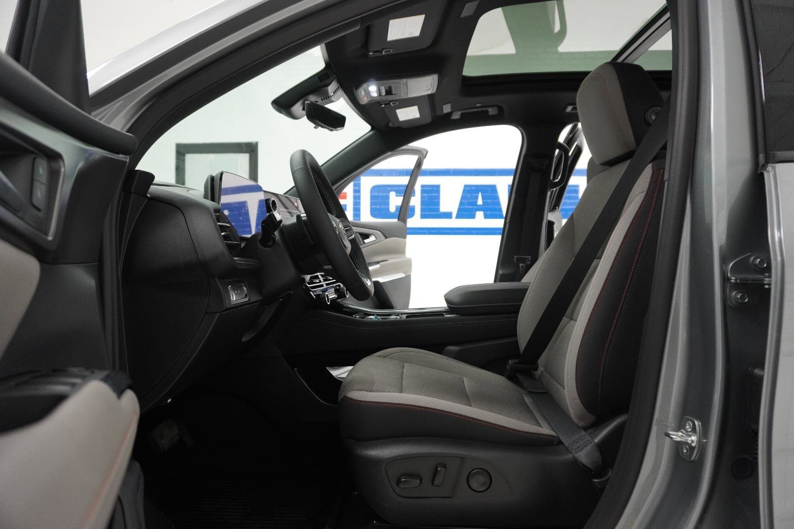 New 2026 Chevrolet Traverse LT w/ Sun and Wheel Package image 17