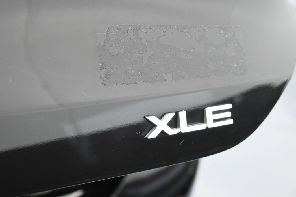Used 2022 Toyota Highlander XLE FWD image 35