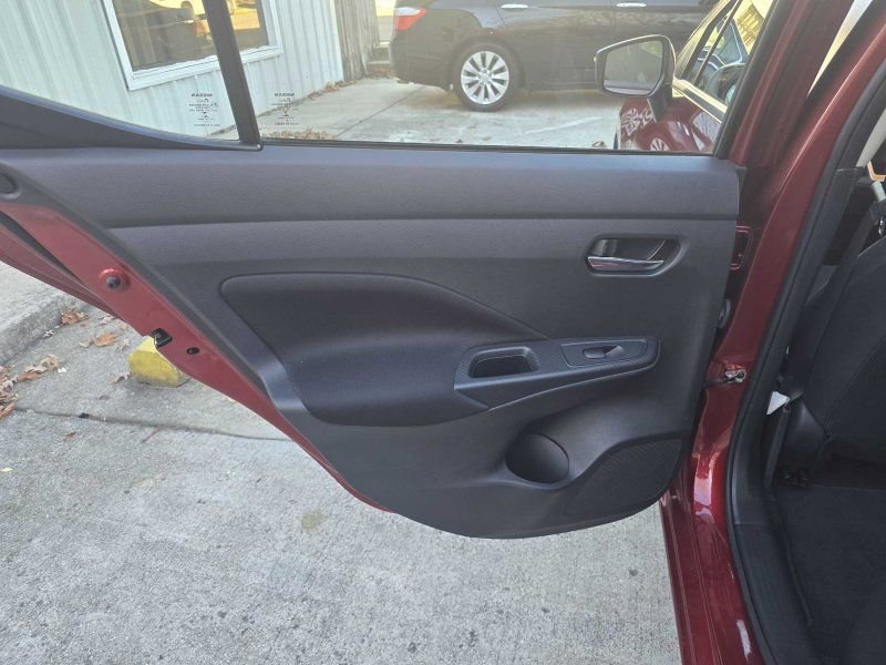 Used 2021 Nissan Versa SV image 29