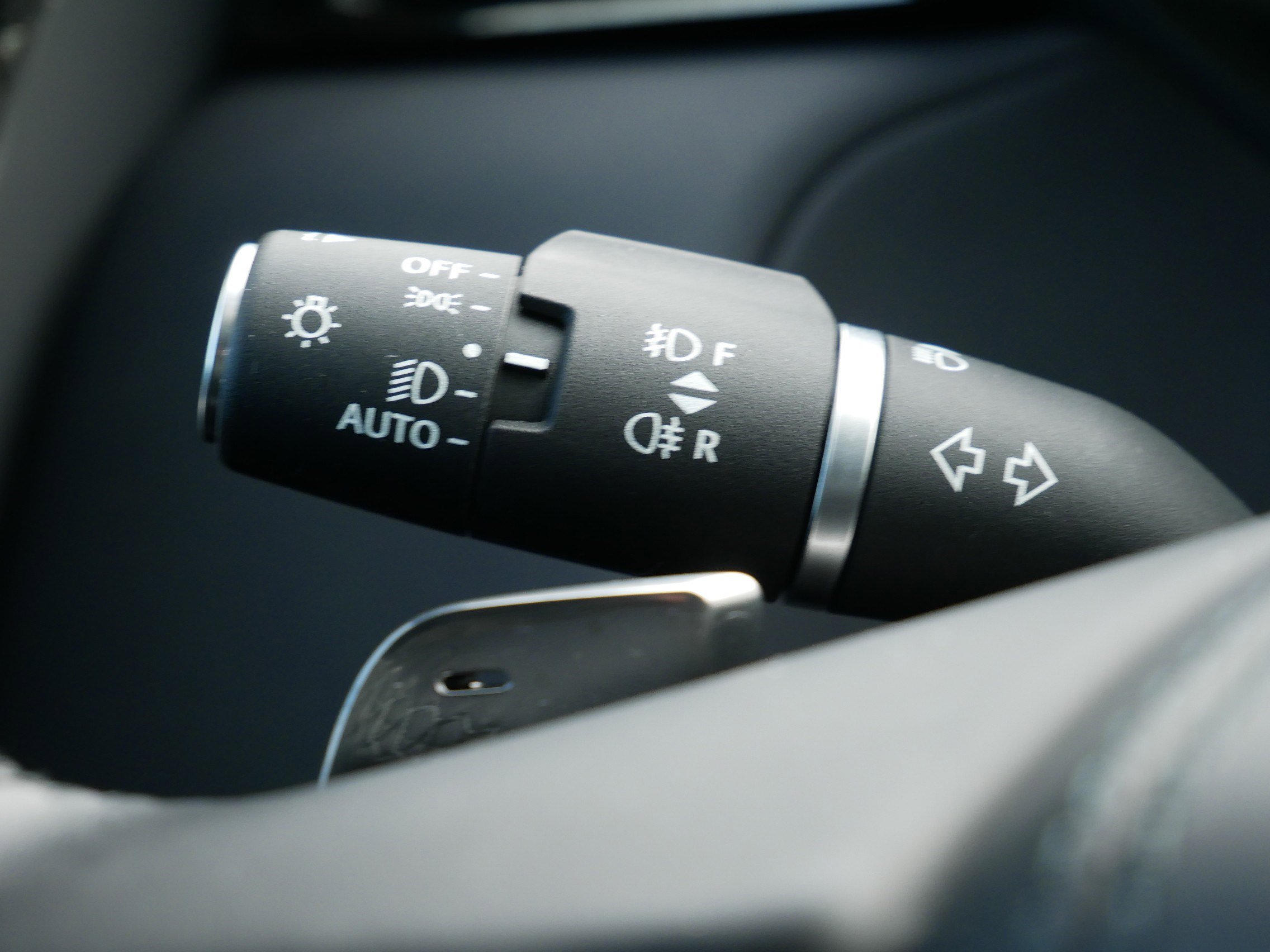 Used 2025 Land Rover Range Rover Velar Dynamic SE image 25