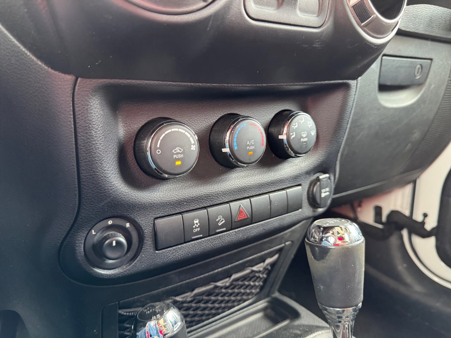 Used 2017 Jeep Wrangler Sport w/ Quick Order Package 24S AWD/4WD image 24
