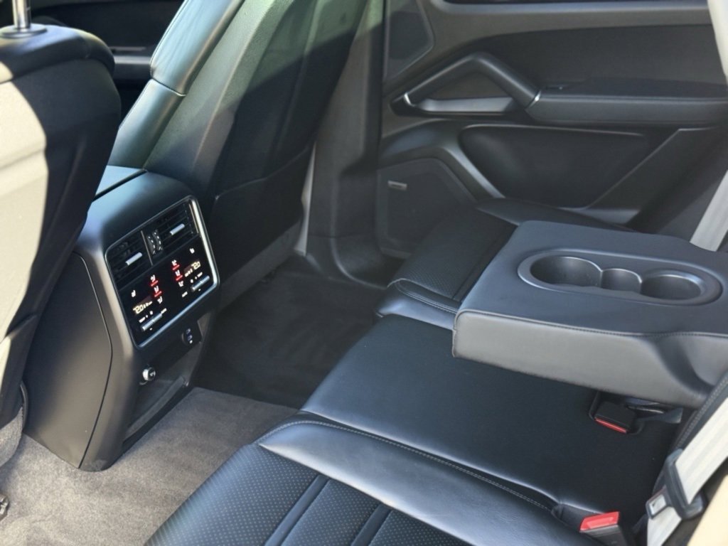 Used 2023 Porsche Cayenne image 31