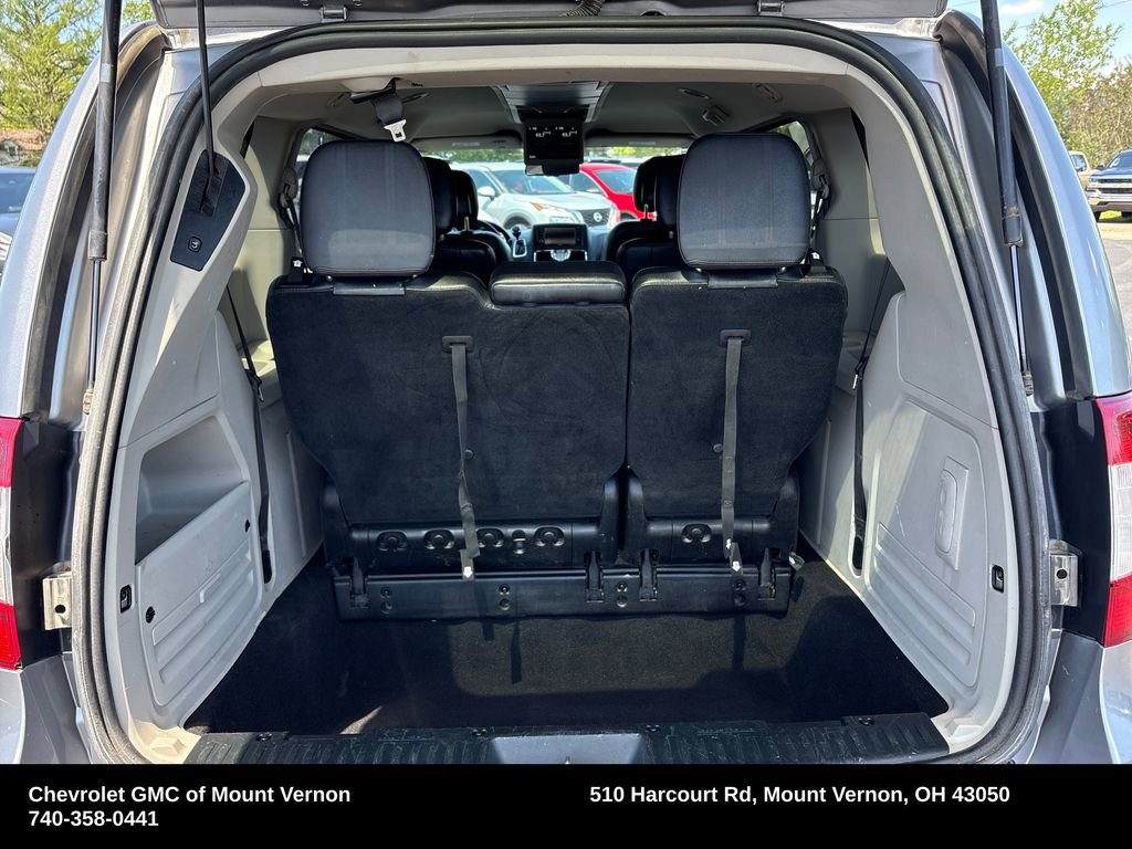 Used 2013 Chrysler Town & Country Touring FWD image 26