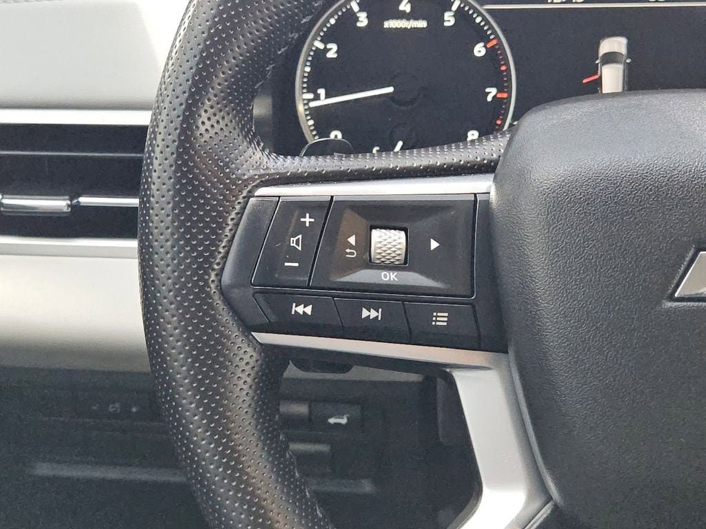 Used 2025 Mitsubishi Outlander SE FWD image 24