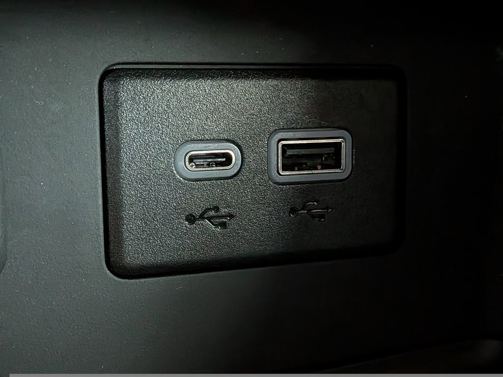 Used 2023 GMC Acadia SLE w/ Driver Convenience Package image 23