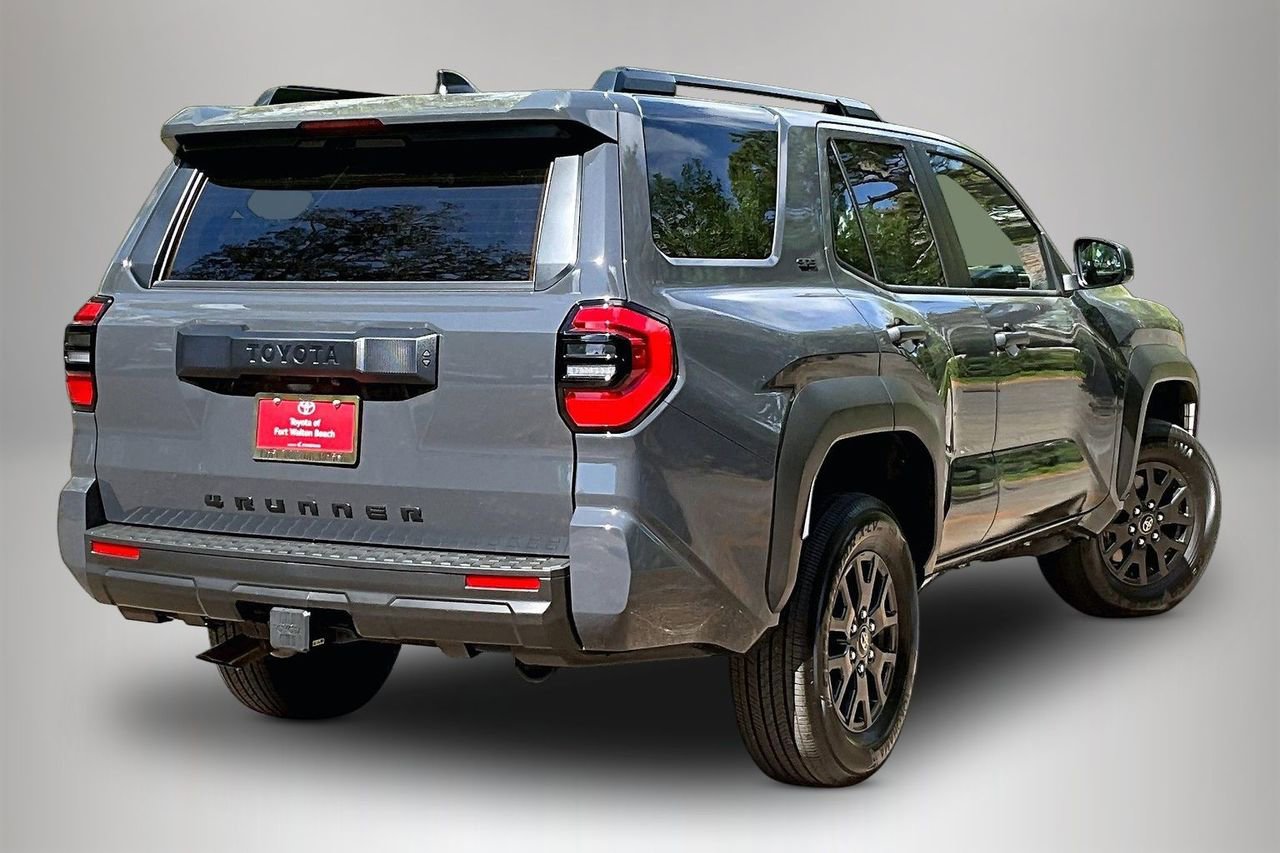 Used 2025 Toyota 4Runner SR5 AWD/4WD image 5