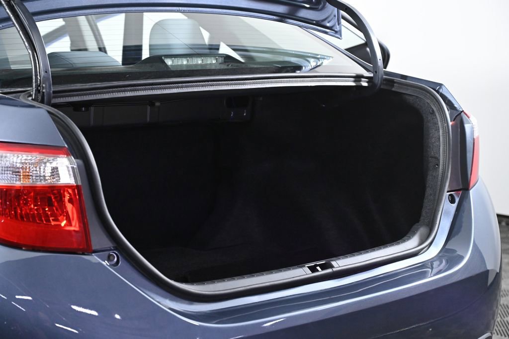 Used 2014 Toyota Corolla LE image 28