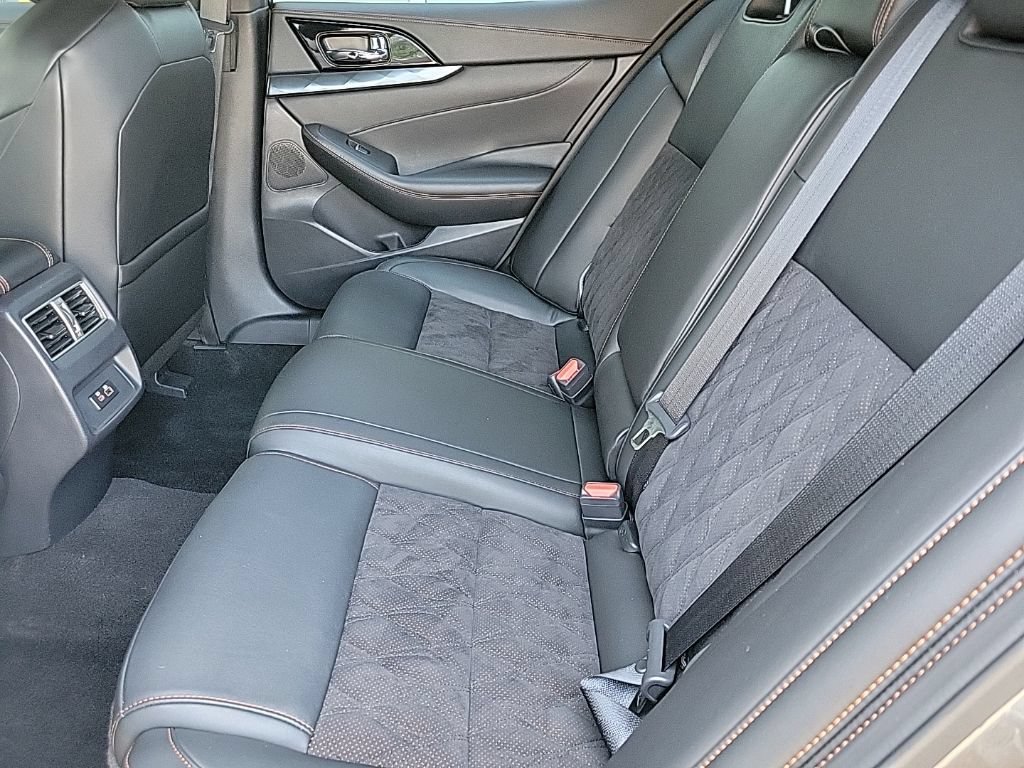 Used 2023 Nissan Maxima SR w/ Sport Mat Group FWD image 15
