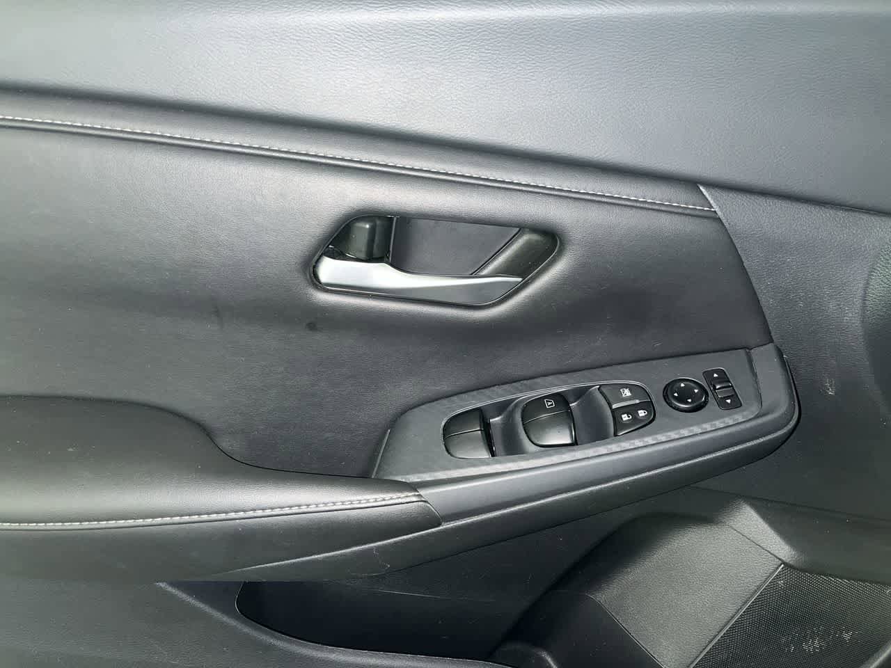 Used 2025 Nissan Sentra SV FWD image 13