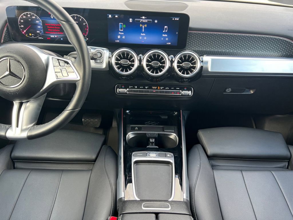 Used 2024 Mercedes-Benz GLB 250 image 3