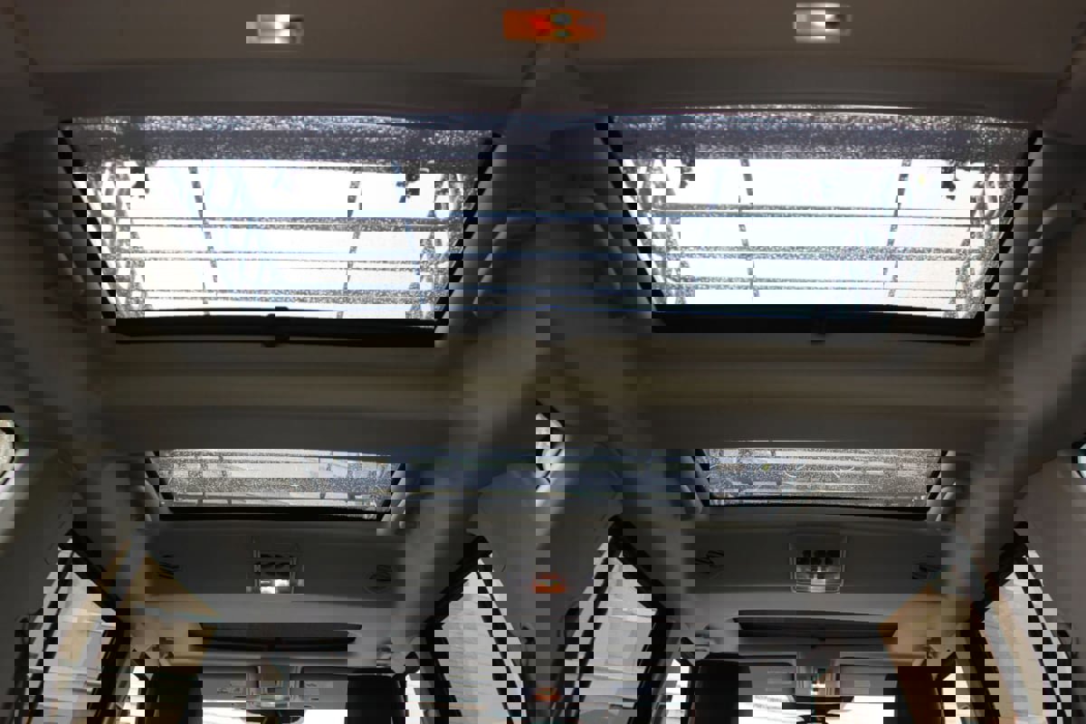 Used 2015 Land Rover LR4 image 23