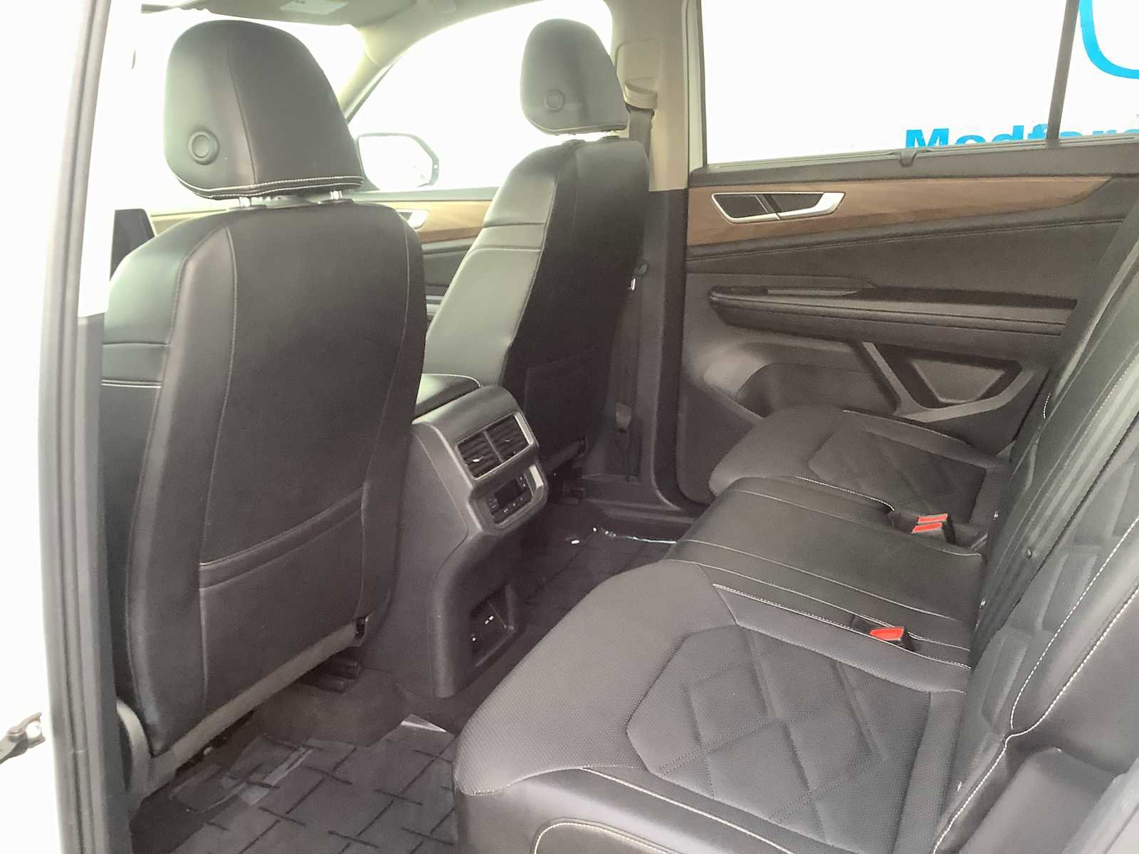 Used 2024 Volkswagen Atlas SE image 12