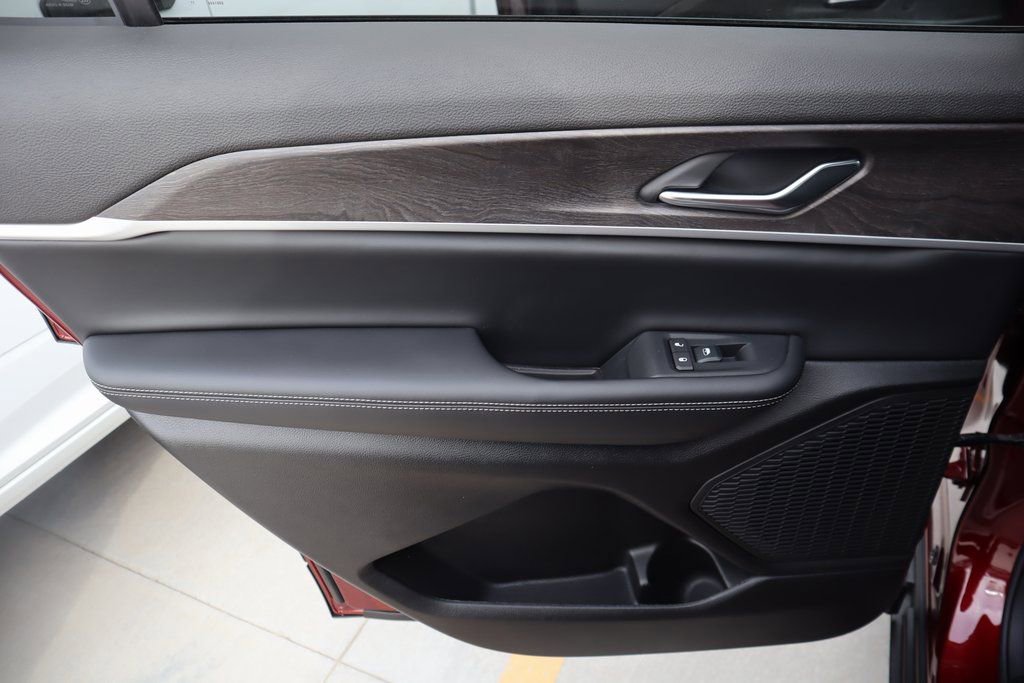 New 2025 Jeep Grand Cherokee L Limited image 18