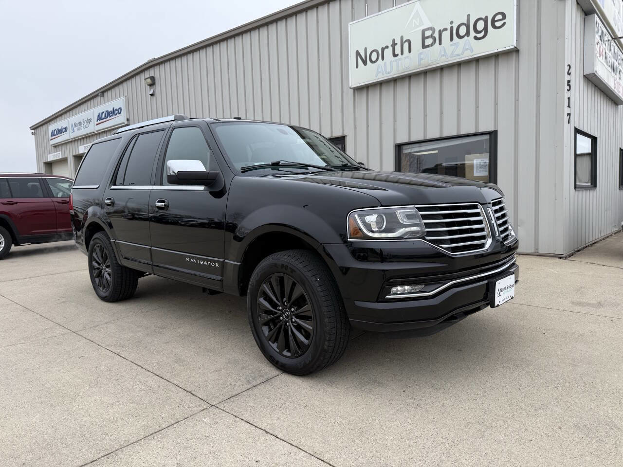 Used 2016 Lincoln Navigator Select image 1