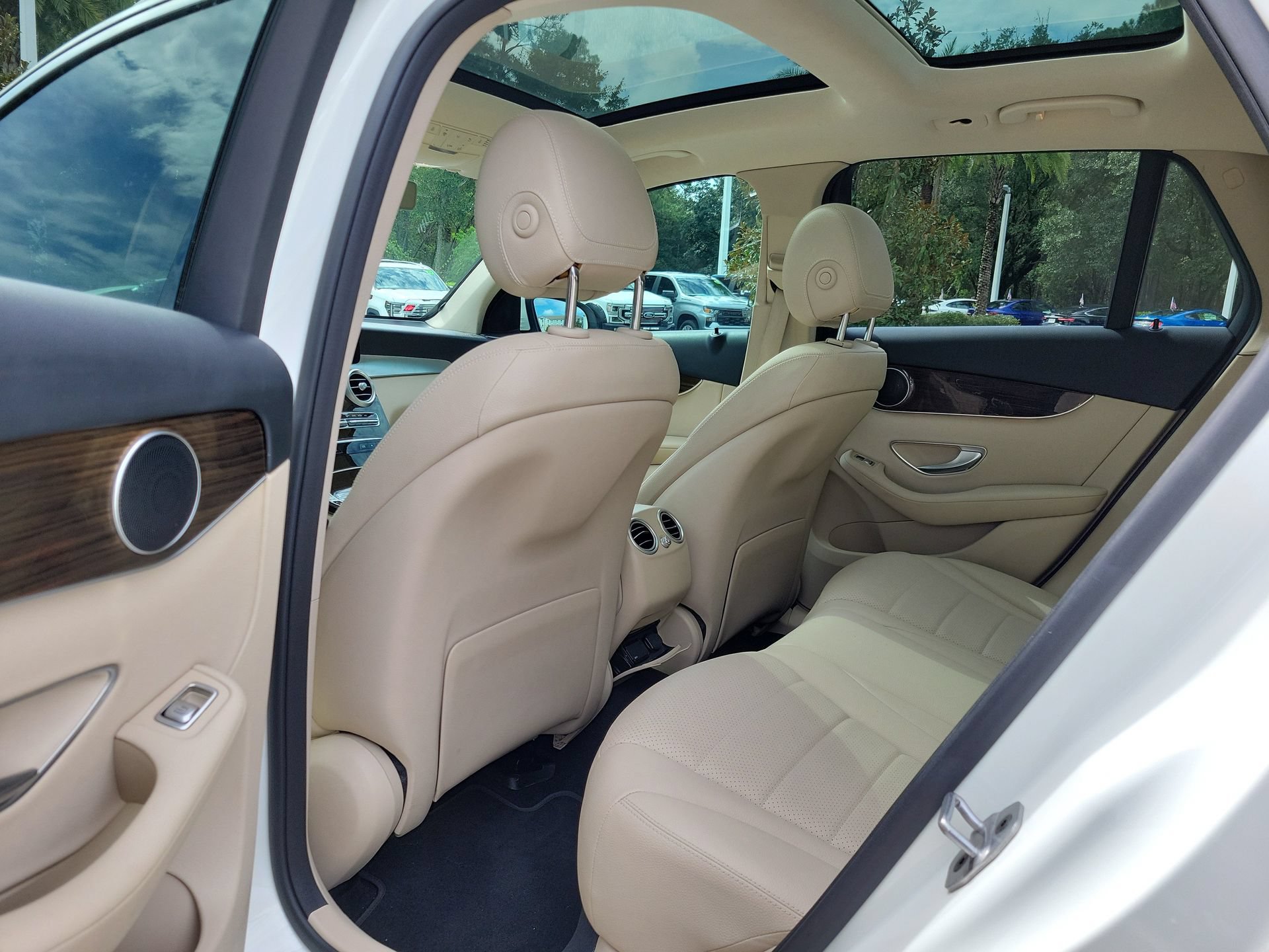 Used 2021 Mercedes-Benz GLC 300 w/ Premium Package image 16
