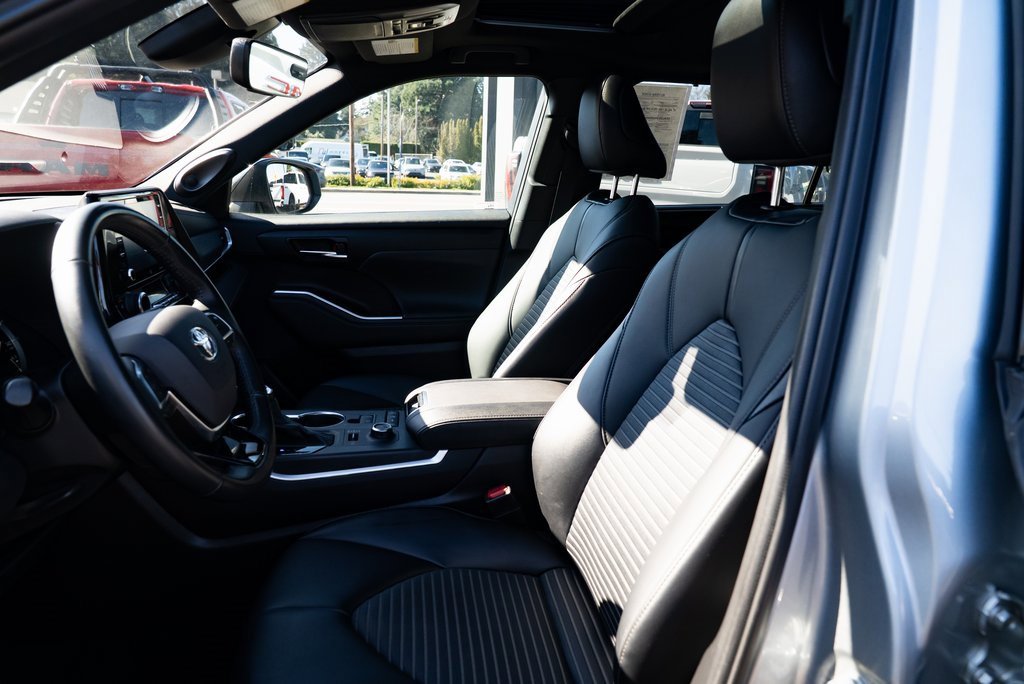 Used 2021 Toyota Highlander XSE image 17