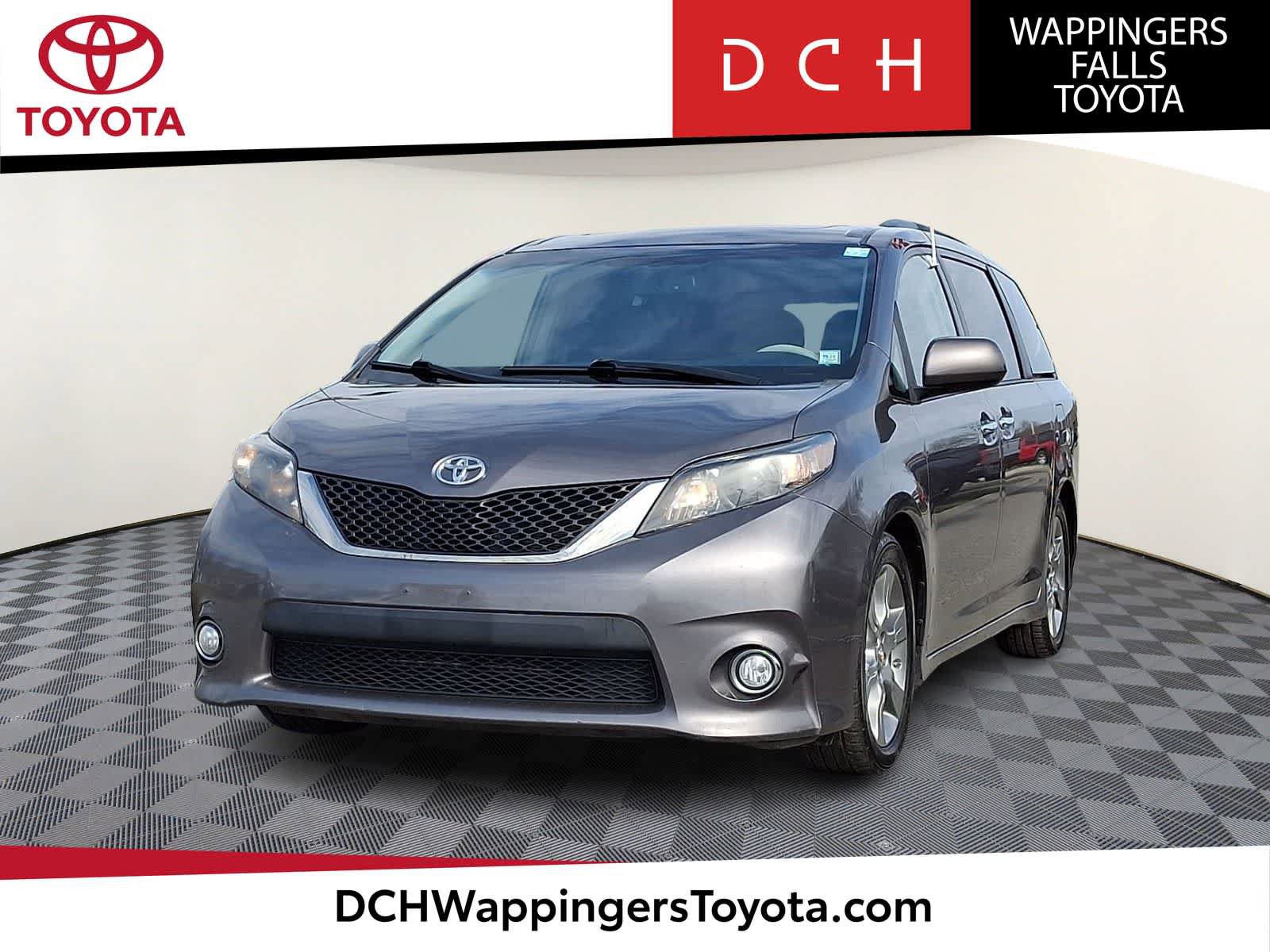 Used 2014 Toyota Sienna SE image 1