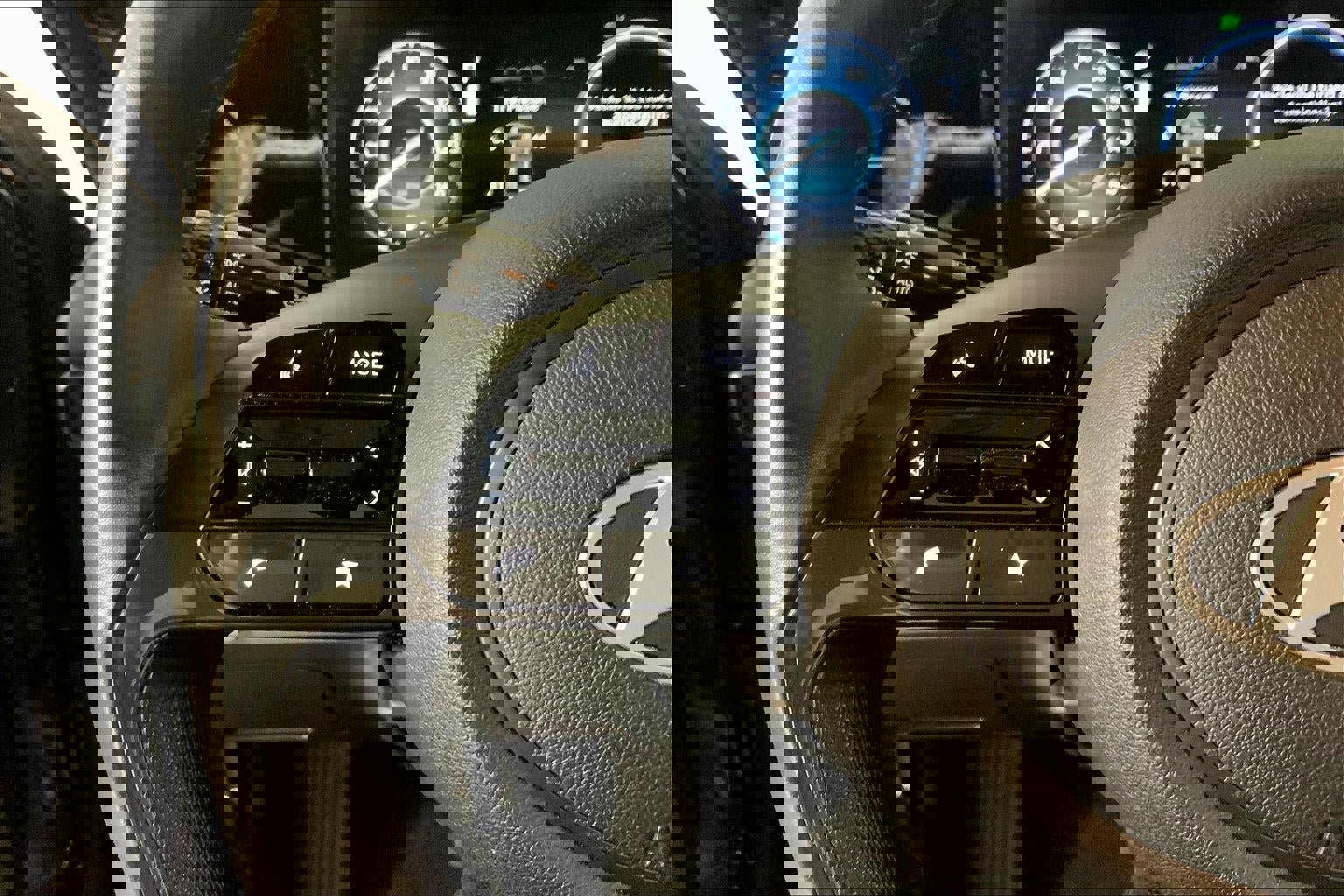 Used 2025 Hyundai Elantra Limited image 18