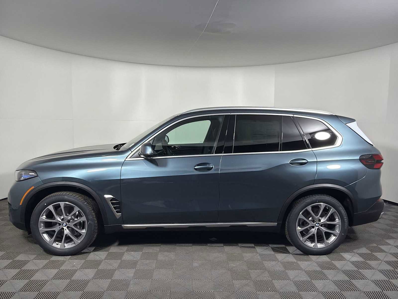 New 2026 BMW X5 xDrive40i w/ Premium Package image 4