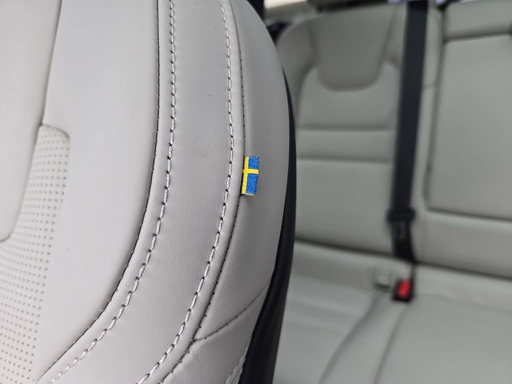 Certified 2024 Volvo V60 B5 Cross Country Ultimate image 24