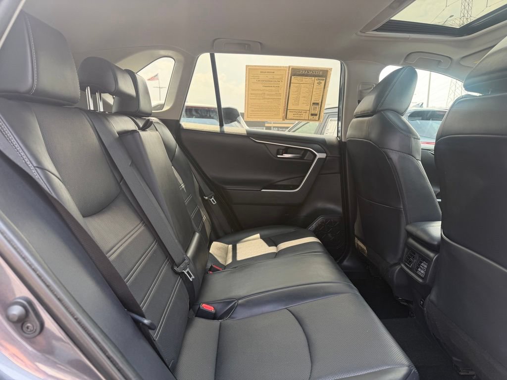 Used 2019 Toyota RAV4 Limited w/ Cold Weather Package AWD/4WD image 19